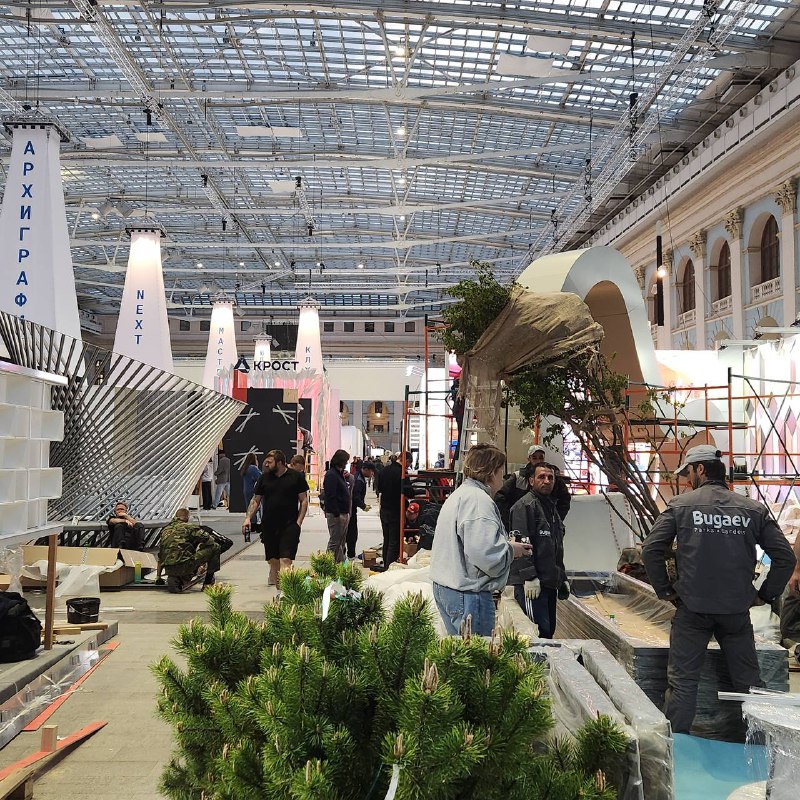Уникальный опыт ночной экскурсии по выставке АрхМосквы в процессе создания