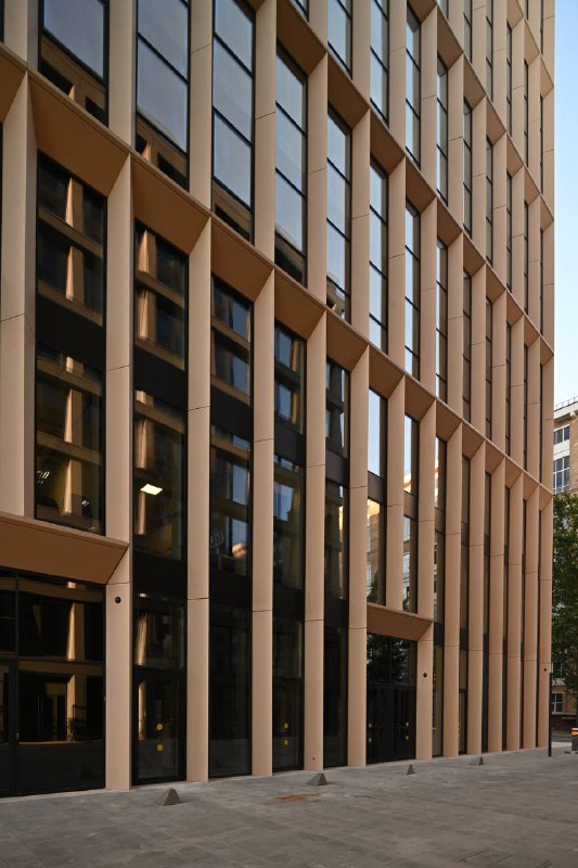 Обновленные фотографии жилого комплекса Stone Towers: подготовка к лету и архитектура проекта