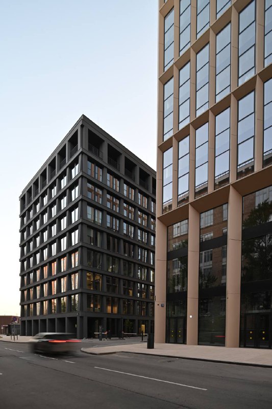 Обновленные фотографии жилого комплекса Stone Towers: подготовка к лету и архитектура проекта