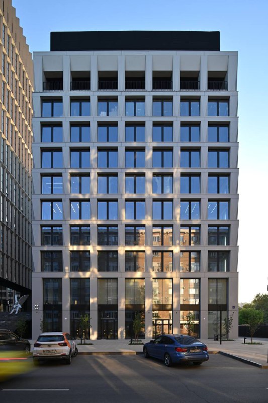 Обновленные фотографии жилого комплекса Stone Towers: подготовка к лету и архитектура проекта