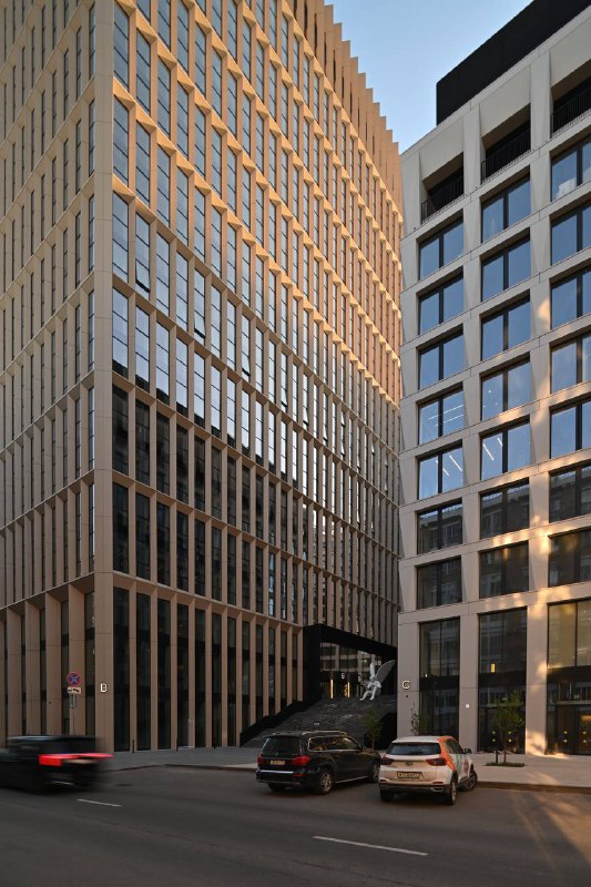 Обновленные фотографии жилого комплекса Stone Towers: подготовка к лету и архитектура проекта
