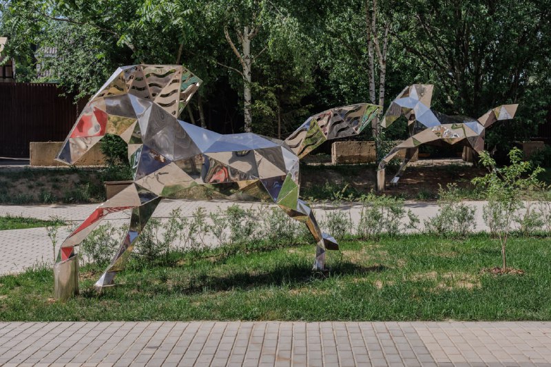 В жилом комплексе «1-й Донской» открыли арт-пространство с природными скульптурами