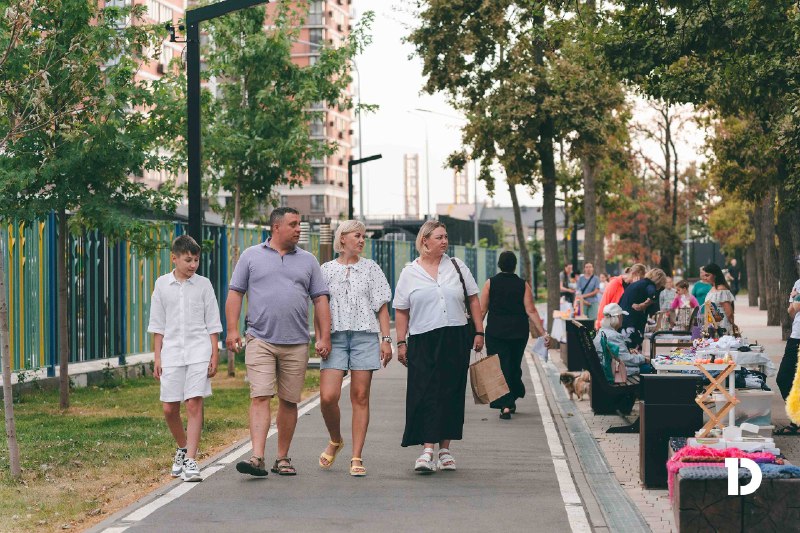 Мастера создают уникальные изделия на площадке в микрорайоне