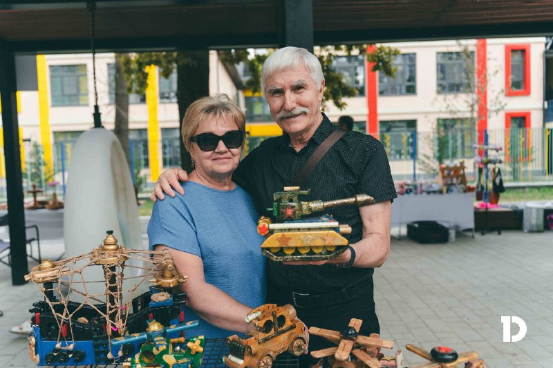 Мастера создают уникальные изделия на площадке в микрорайоне