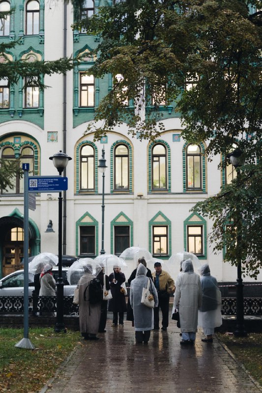 Прогулка по Москве: архитектурное путешествие под дождём