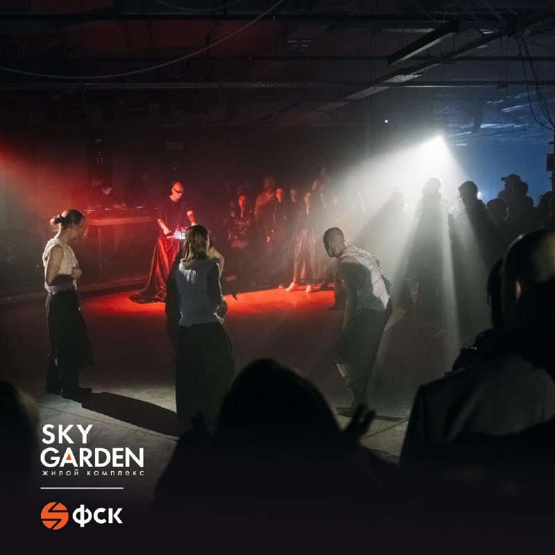 Необычная рейв-вечеринка в паркинге ЖК Sky Garden привлекает культурных поклонников