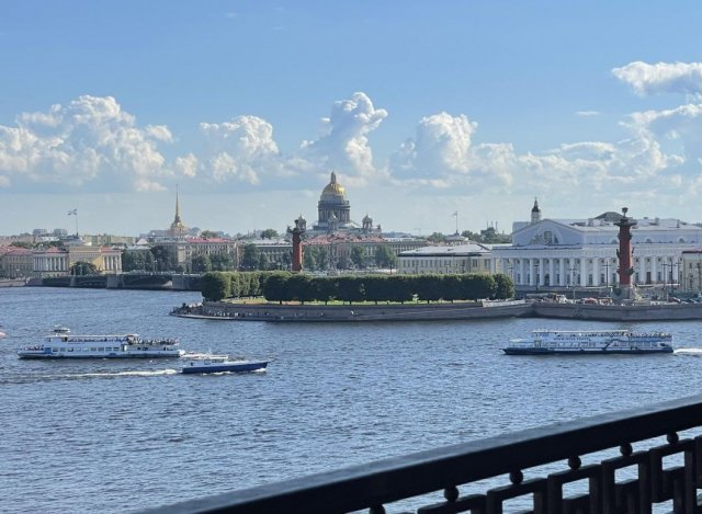 В Санкт-Петербурге выставлена на продажу роскошная сталинская квартира площадью 607 м² за более чем миллиард рублей
