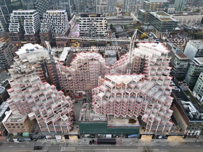 Новаторский жилой комплекс KING Toronto: архитектурное переосмысление городской среды