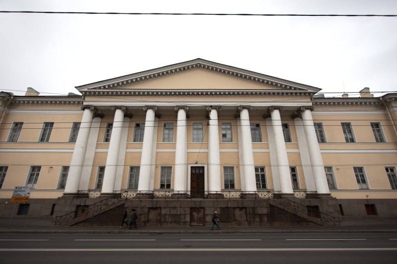 Масштабное преображение площади перед академией в Петербурге