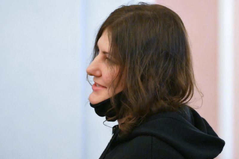 Позиция сторон по вопросу приобретения и выселения из квартиры Ларисы Долиной