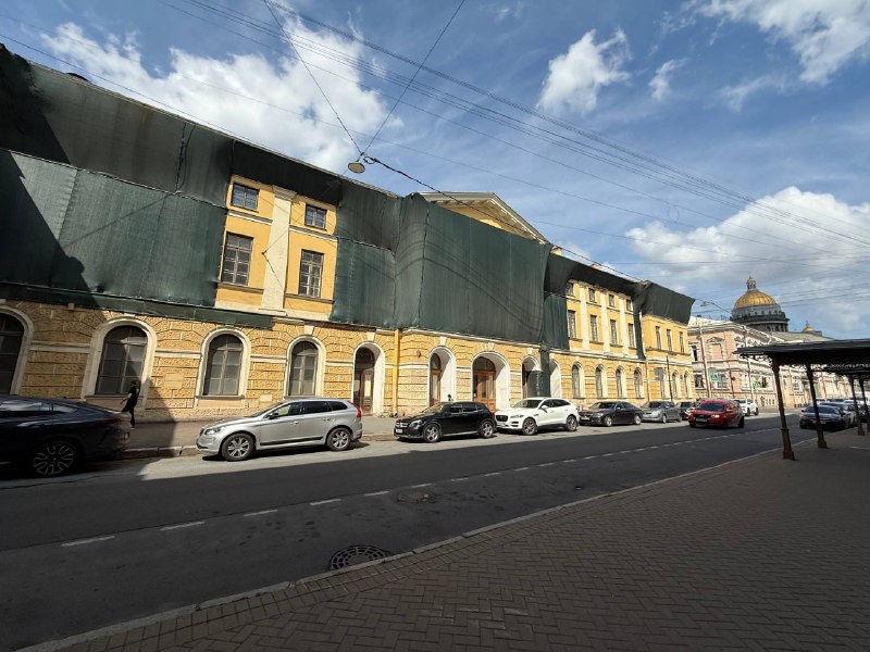 Победа в торгах: продажа исторического здания Главпочтамта в Санкт-Петербурге