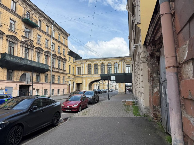 Победа в торгах: продажа исторического здания Главпочтамта в Санкт-Петербурге