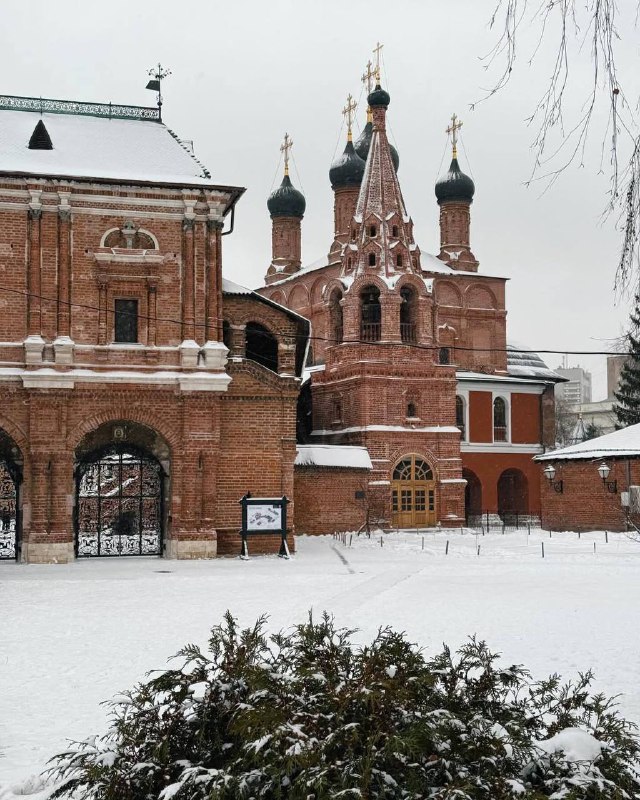 Крутицкое подворье: историческая жемчужина старой Москвы