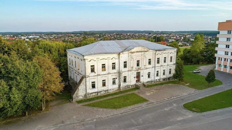 Дворец Радзивиллов в Беларуси снова остался без покупателей на аукционе за символическую цену
