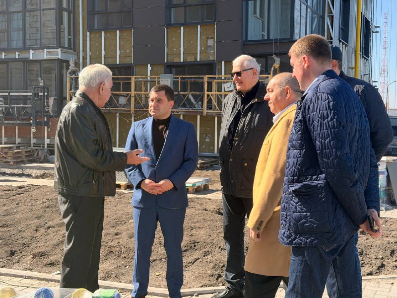 Визит представителей правительства и депутатов на строительные площадки Ростовской области Визит представителей правительства и депутатов на строительные площадки Ростовской области