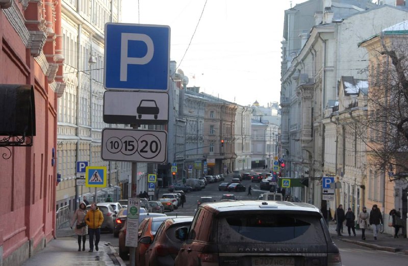Снижение арендных ставок на московских торговых улицах в связи с уходом иностранных брендов