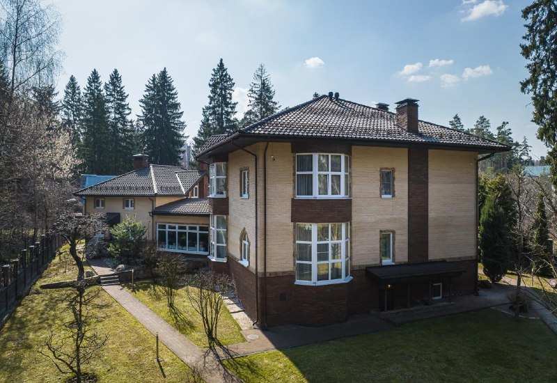 Элитный дом 450 м² в центре Зеленограда (0,23 га): баня, участок 23 сотки, охраняемый поселок