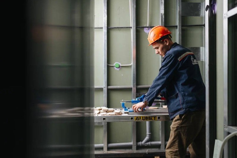 Как заводской комплекс решает проблему задержек в новостройках