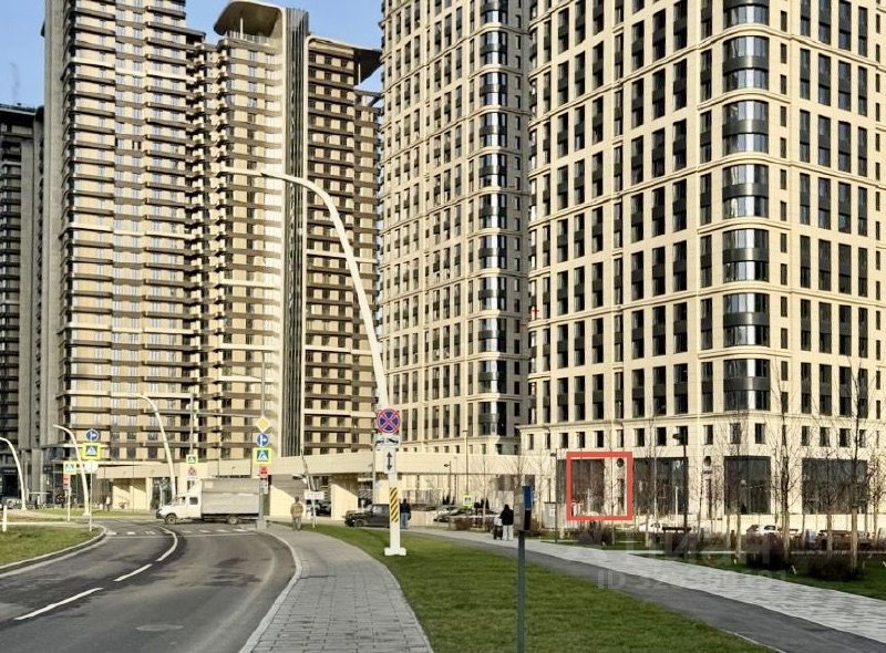 Аренда помещения 53 м² в ЖК «Событие» — витрины, 20 кВт, под салон и барбершоп