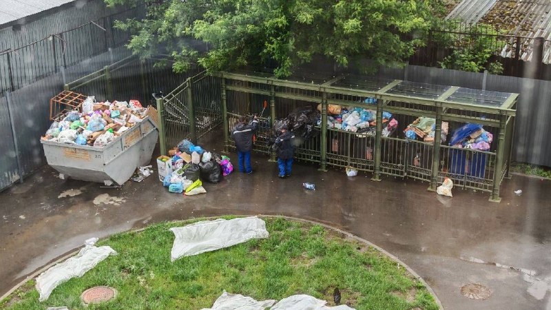 Жильцы ЖК «Невский» требуют от УК устранить протечки и мусор Жильцы ЖК «Невский» требуют от УК устранить протечки и мусор