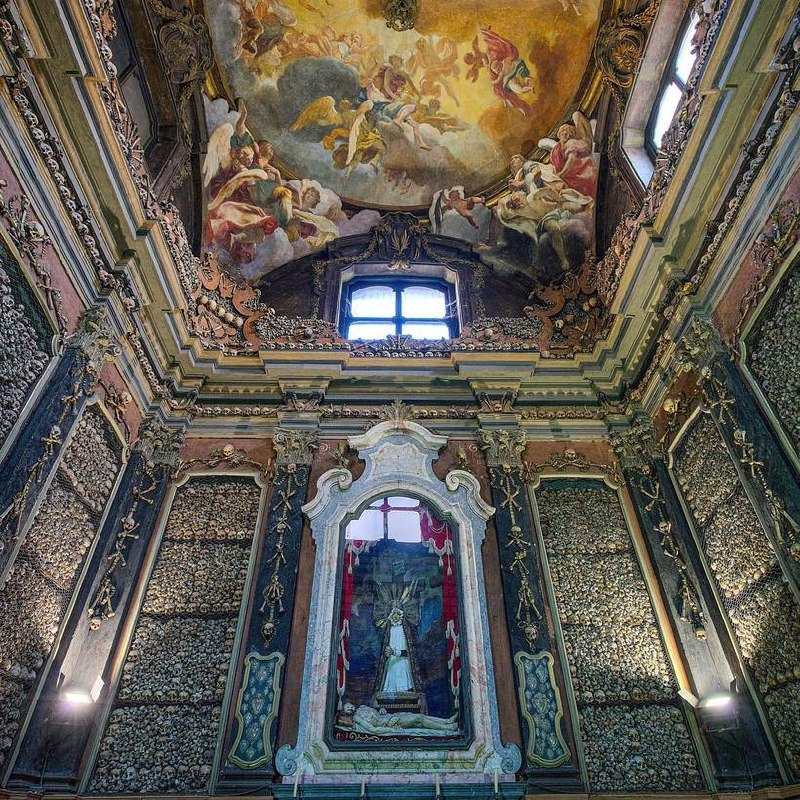 Чiesa di San Bernardino alle Ossa в Милане: декоративная «комната из костей»