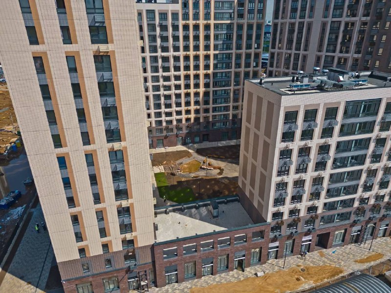 Строительство ЖК «1-й Саларьевский»: фасады и благоустройство завершает первый корпус