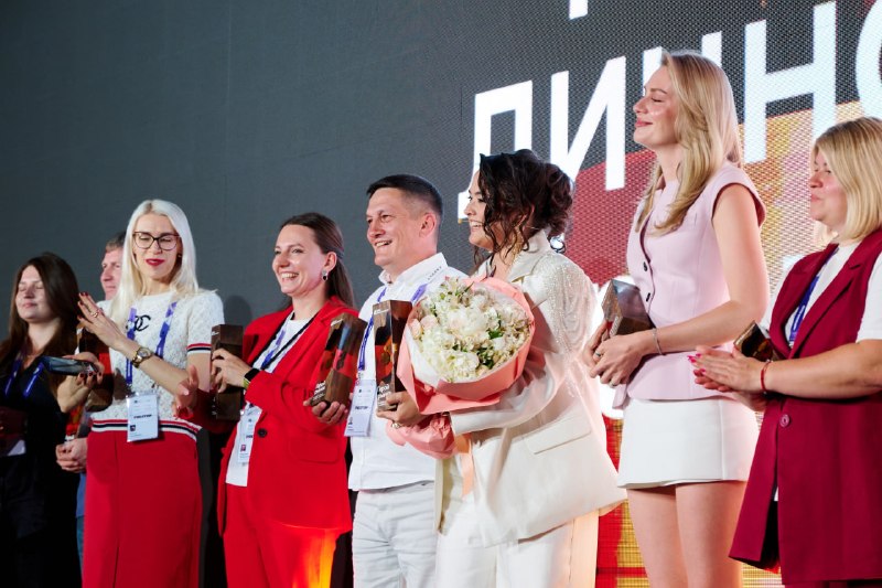 Награждение агентов на форуме недвижимости «Движение»