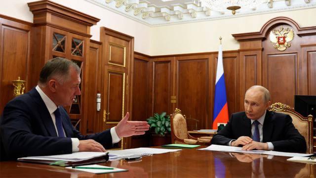 Путин потребовал передавать новоселам оплаченное жилье без переносов