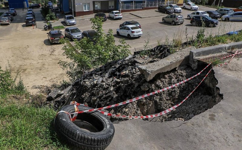 В ЖК «Красная поляна» в Нижнем Новгороде размывает склон между домами