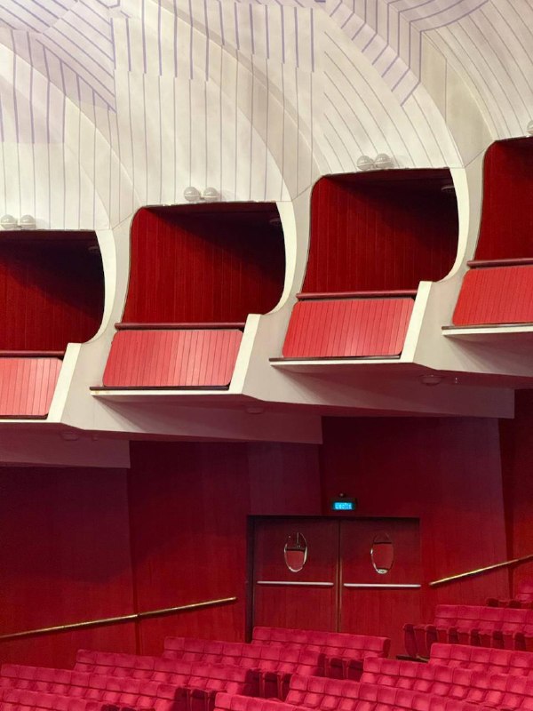 Teatro Regio в Турине: брутальный замысел Моллино и фиолетовый потолок