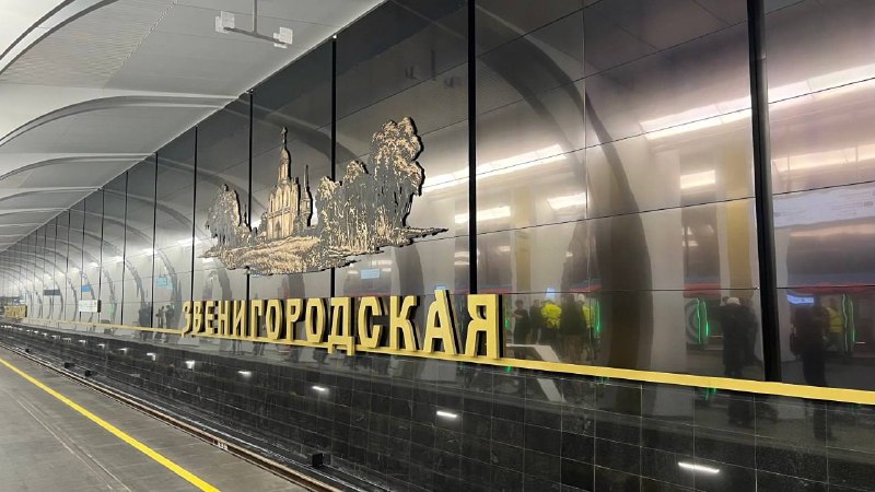 Как оформлены новые станции Рублево-Архангельской линии метро: барельефы, панно и цифровая навигация