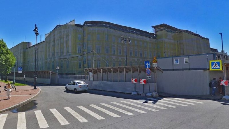 Газпромбанк продаёт объект на Марсовом поле: планируют люксовый отель в исторических казармах