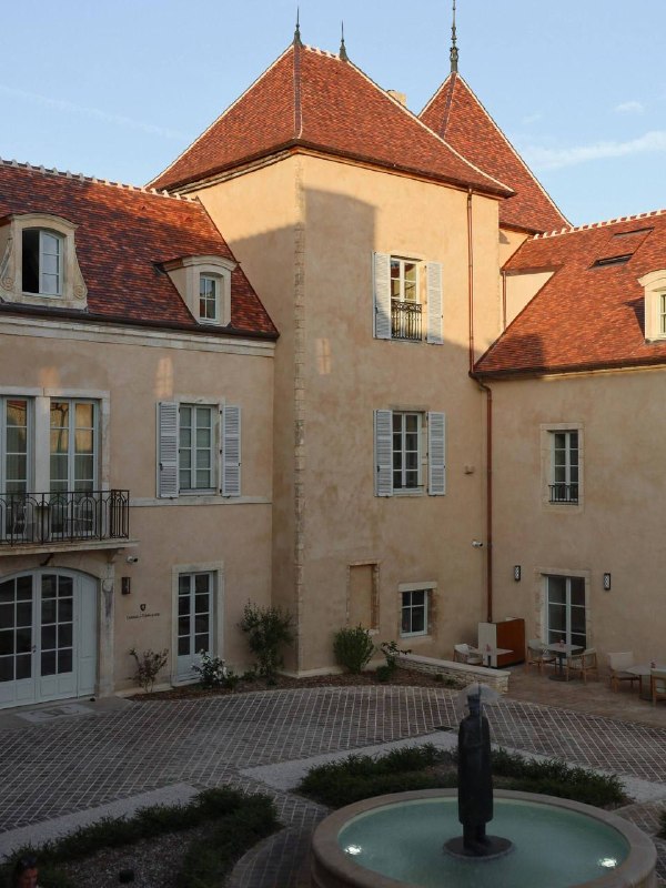 Château la Commaraine: реновация исторического шато в Бургундии