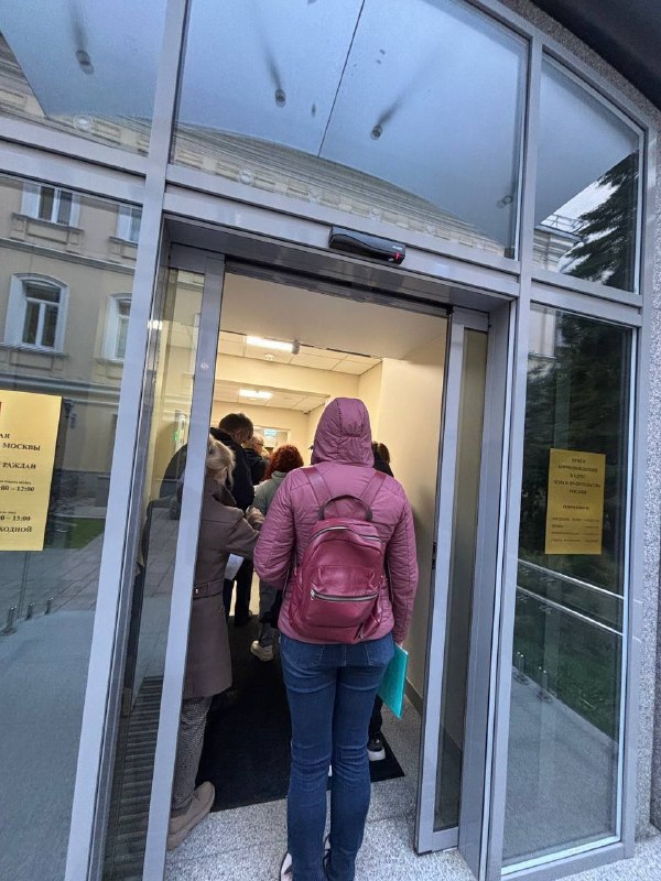 Дольщики ЖК «Станция Л» требуют ответа по стройке Дольщики ЖК «Станция Л» требуют ответа по стройке