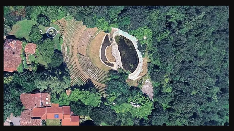 В Италии раскрыли подделку «древнего амфитеатра» из стеклопластика и гипса