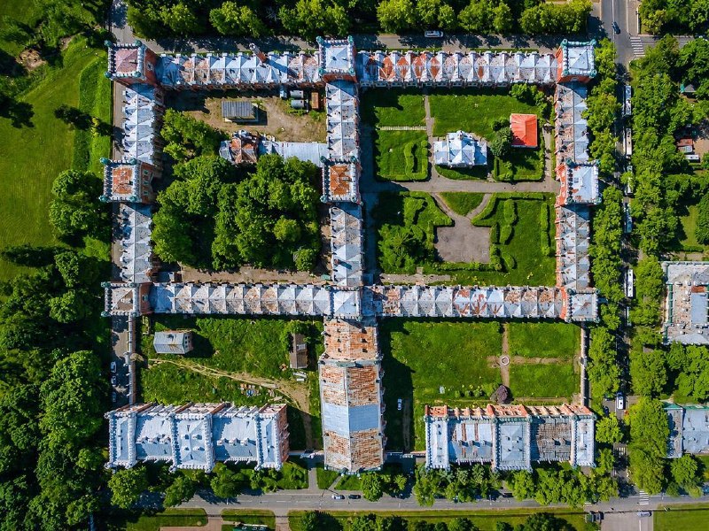 Дом.РФ выставил на торги комплекс императорских конюшен у Петергофа