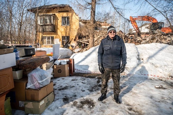 Пенсионер 7 месяцев живет в палатке на руинах дома из‑за спора о квартире Пенсионер 7 месяцев живет в палатке на руинах дома из‑за спора о квартире